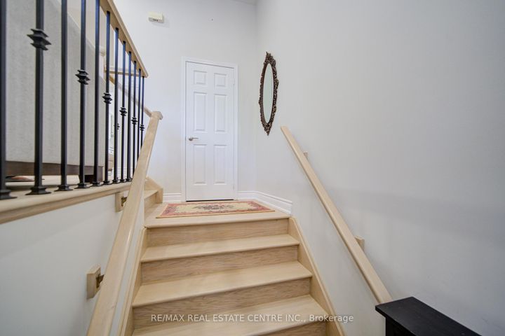 Photo 4 at 19 - 280 Hillcrest Avenue, Cooksville, Mississauga
