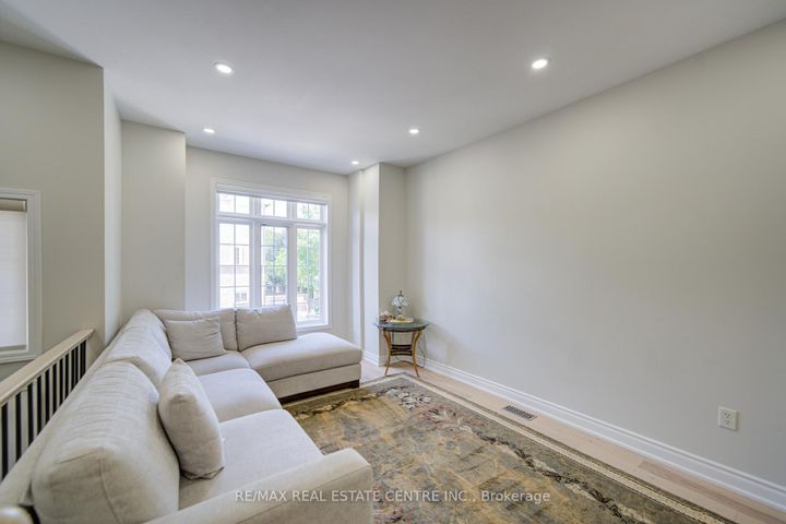 Photo 5 at 19 - 280 Hillcrest Avenue, Cooksville, Mississauga