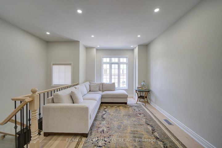 Photo 7 at 19 - 280 Hillcrest Avenue, Cooksville, Mississauga