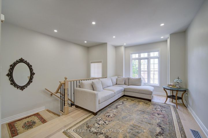 Photo 8 at 19 - 280 Hillcrest Avenue, Cooksville, Mississauga