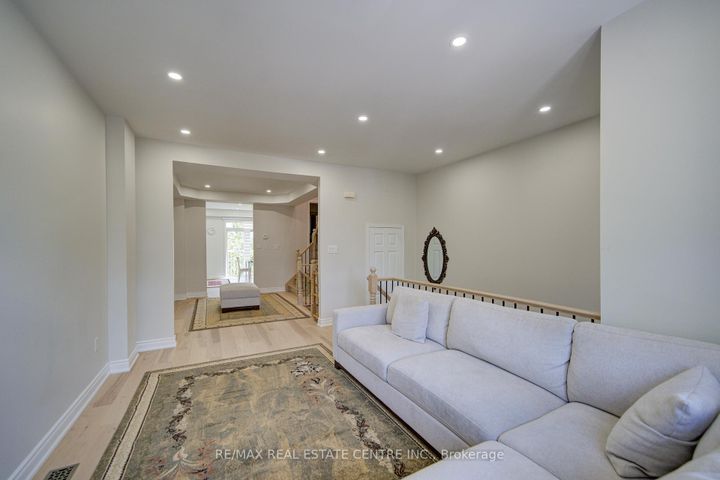 Photo 9 at 19 - 280 Hillcrest Avenue, Cooksville, Mississauga