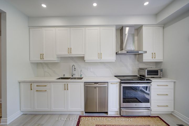Photo 17 at 19 - 280 Hillcrest Avenue, Cooksville, Mississauga