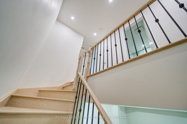 Photo 19 at 19 - 280 Hillcrest Avenue, Cooksville, Mississauga