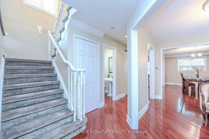 Photo 2 at 2547 Raglan Court, Central Erin Mills, Mississauga