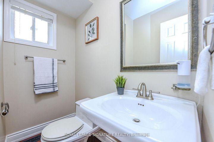 Photo 3 at 2547 Raglan Court, Central Erin Mills, Mississauga