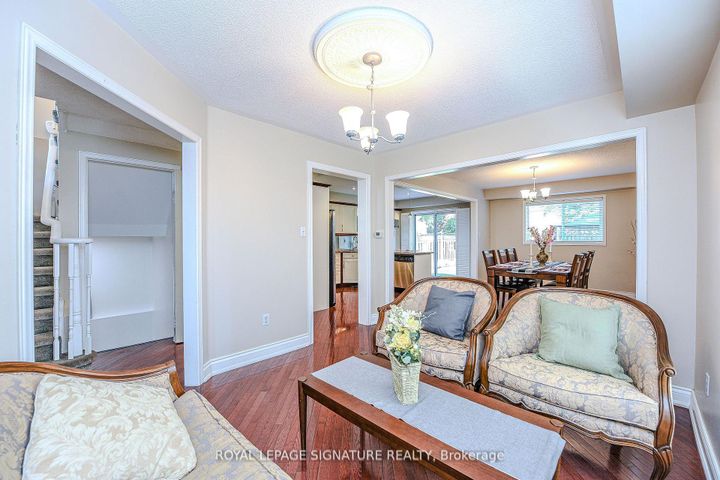 Photo 5 at 2547 Raglan Court, Central Erin Mills, Mississauga