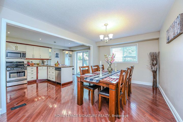 Photo 7 at 2547 Raglan Court, Central Erin Mills, Mississauga