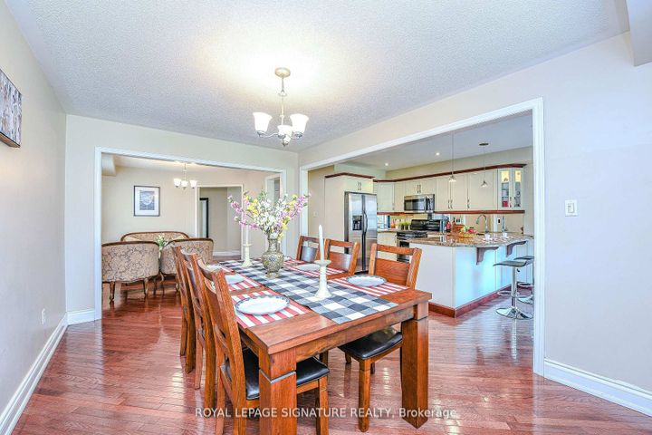 Photo 9 at 2547 Raglan Court, Central Erin Mills, Mississauga