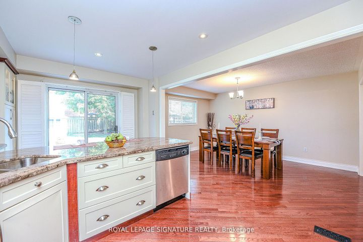 Photo 14 at 2547 Raglan Court, Central Erin Mills, Mississauga