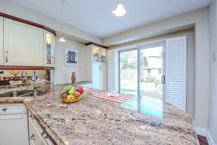 Photo 15 at 2547 Raglan Court, Central Erin Mills, Mississauga