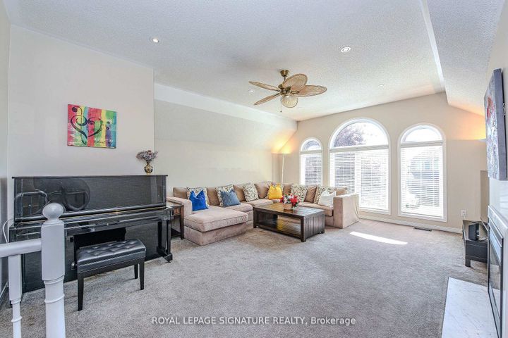 Photo 18 at 2547 Raglan Court, Central Erin Mills, Mississauga