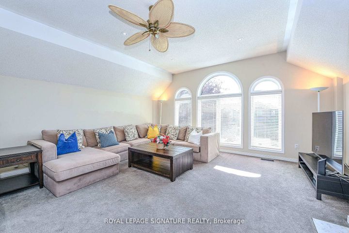Photo 19 at 2547 Raglan Court, Central Erin Mills, Mississauga