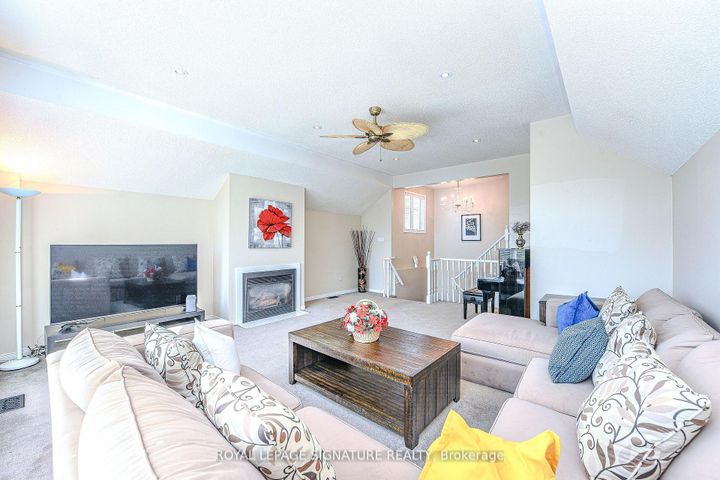 Photo 20 at 2547 Raglan Court, Central Erin Mills, Mississauga