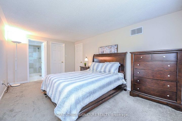 Photo 33 at 2547 Raglan Court, Central Erin Mills, Mississauga