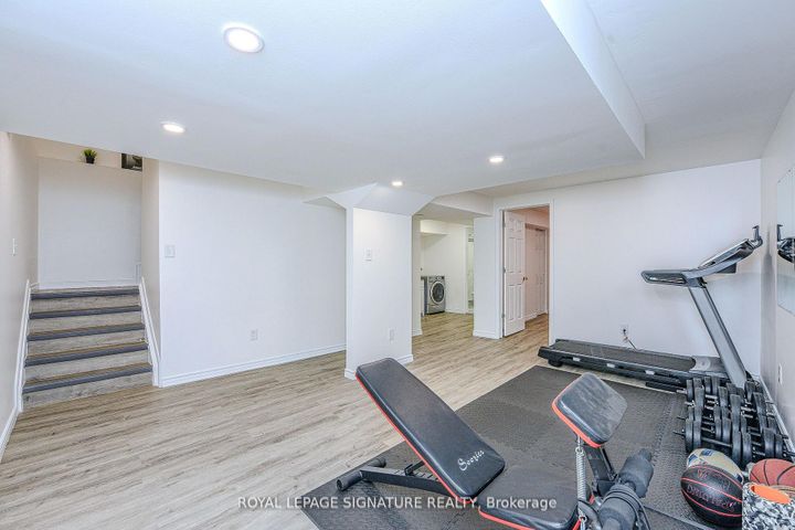 Photo 37 at 2547 Raglan Court, Central Erin Mills, Mississauga