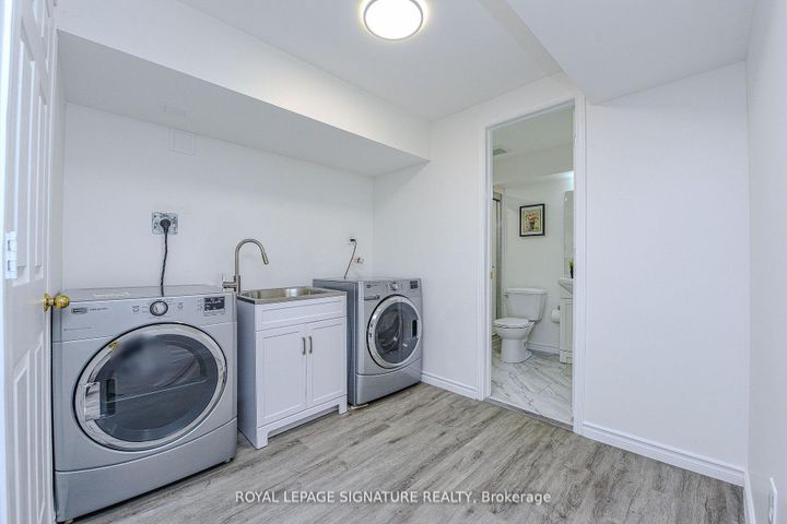 Photo 41 at 2547 Raglan Court, Central Erin Mills, Mississauga