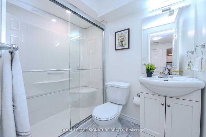 Photo 42 at 2547 Raglan Court, Central Erin Mills, Mississauga