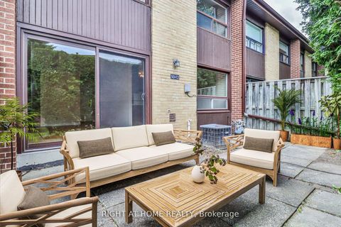 Photo 11 at 12 - 50 Three Valleys Drive, Donalda, Toronto