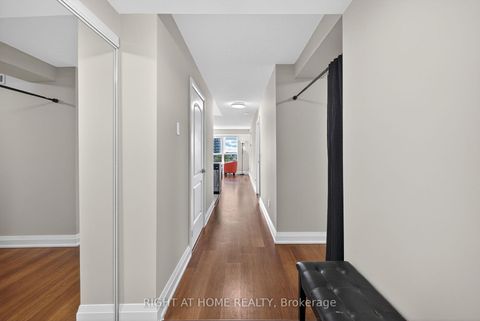 Photo 3 at 803 - 20 North Park Road, Beverley Glen, Vaughan Photo 3 at 803 - 20 North Park Road, Beverley Glen, Vaughan