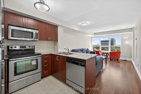 Photo 5 at 803 - 20 North Park Road, Beverley Glen, Vaughan Photo 5 at 803 - 20 North Park Road, Beverley Glen, Vaughan