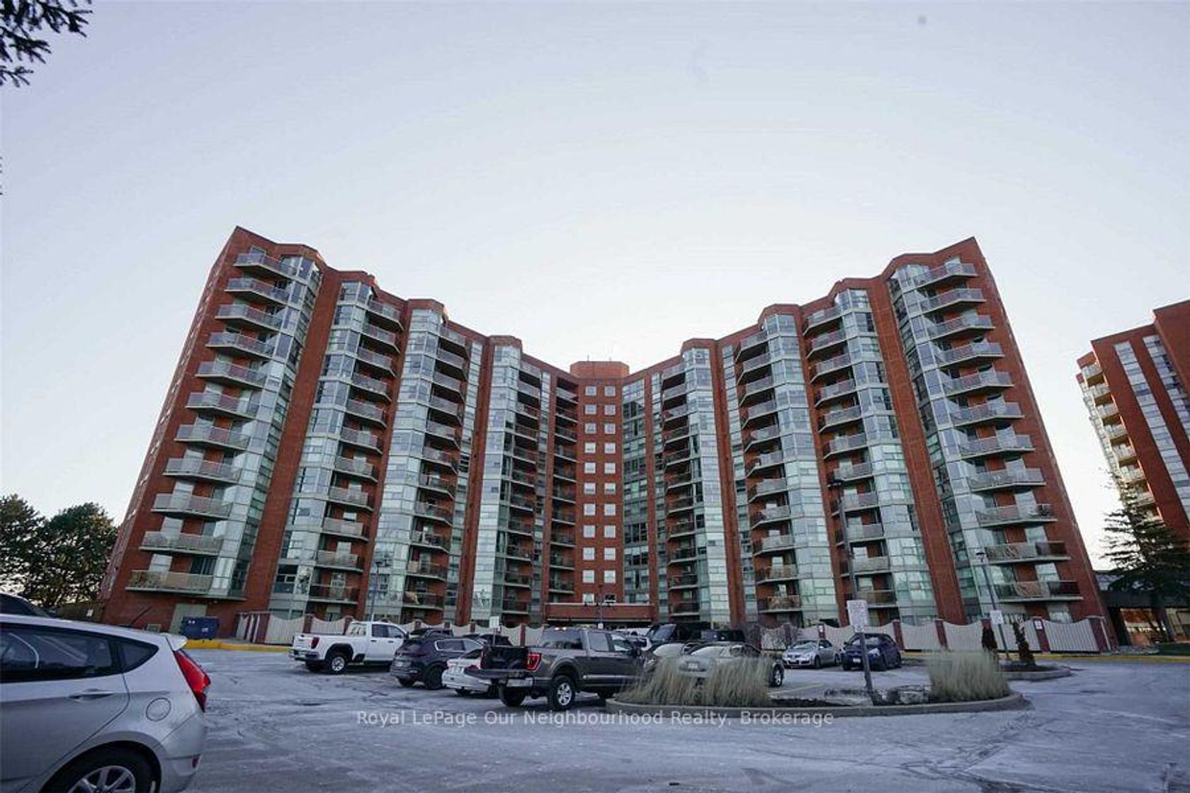 611 - 20 Dean Park Road, Rouge E11, Toronto 