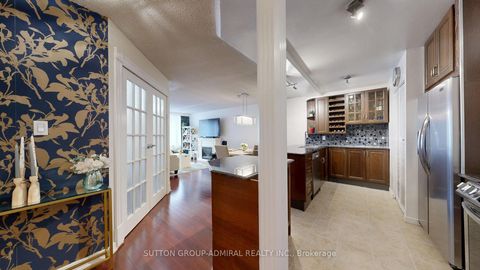 Photo 4 at 201 - 633 Bay Street, Bay Street Corridor, Toronto