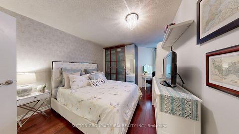 Photo 19 at 201 - 633 Bay Street, Bay Street Corridor, Toronto