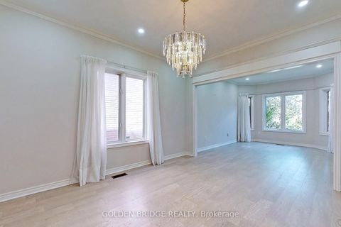 Photo 3 at 150 Larratt Lane, Westbrook, Richmond Hill