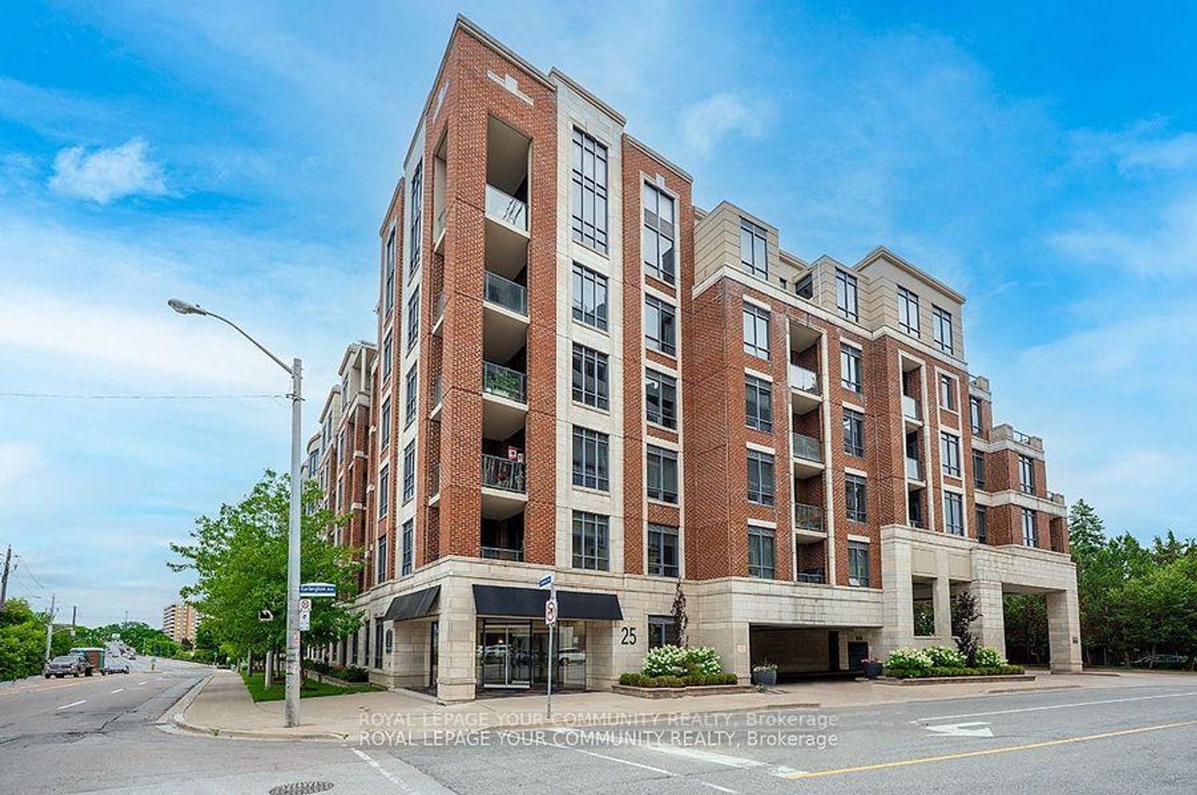 114 - 25 Earlington Avenue, Kingsway South, Toronto 