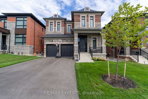 Photo 1 at 17 Kinburn Crescent, Vellore Village, Vaughan