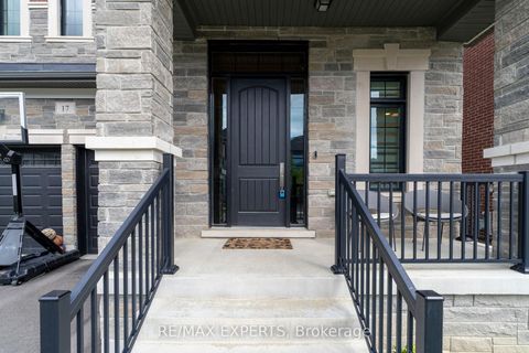 Photo 2 at 17 Kinburn Crescent, Vellore Village, Vaughan