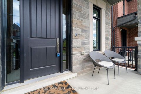 Photo 3 at 17 Kinburn Crescent, Vellore Village, Vaughan