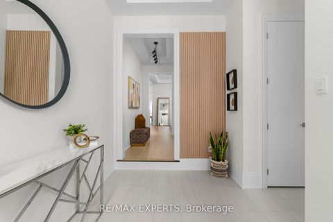 Photo 5 at 17 Kinburn Crescent, Vellore Village, Vaughan