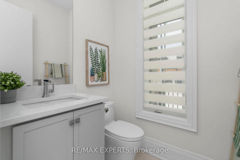 Photo 6 at 17 Kinburn Crescent, Vellore Village, Vaughan