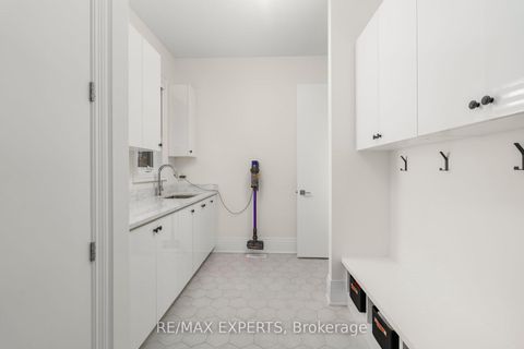 Photo 12 at 17 Kinburn Crescent, Vellore Village, Vaughan