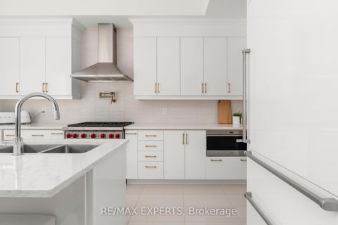 Photo 19 at 17 Kinburn Crescent, Vellore Village, Vaughan