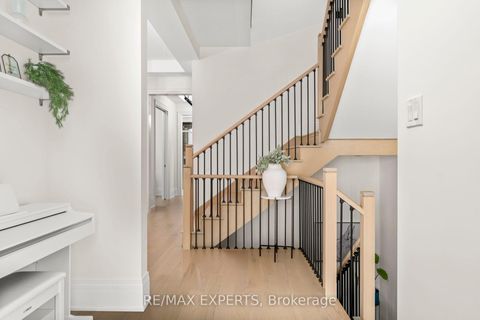 Photo 29 at 17 Kinburn Crescent, Vellore Village, Vaughan