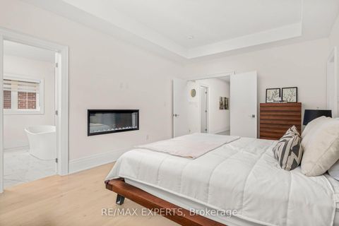 Photo 32 at 17 Kinburn Crescent, Vellore Village, Vaughan