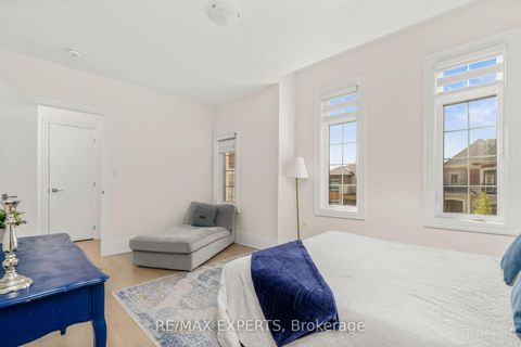 Photo 43 at 17 Kinburn Crescent, Vellore Village, Vaughan