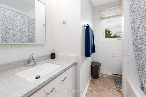 Photo 15 at 895 Ripley Crescent, Pinecrest, Oshawa