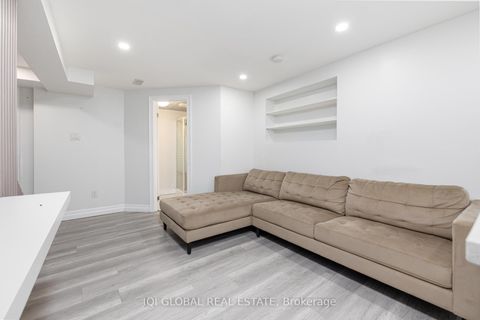 Photo 18 at 895 Ripley Crescent, Pinecrest, Oshawa