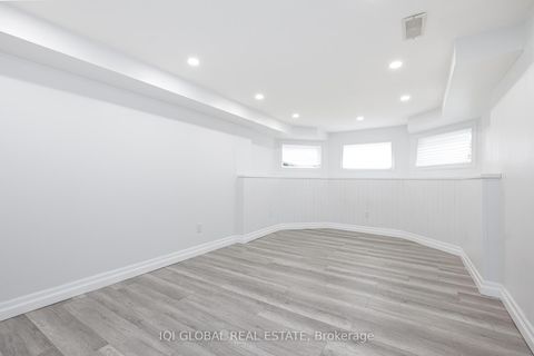 Photo 24 at 895 Ripley Crescent, Pinecrest, Oshawa