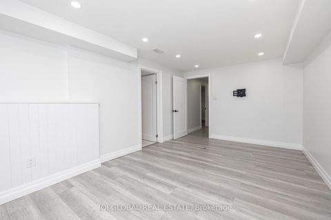 Photo 26 at 895 Ripley Crescent, Pinecrest, Oshawa