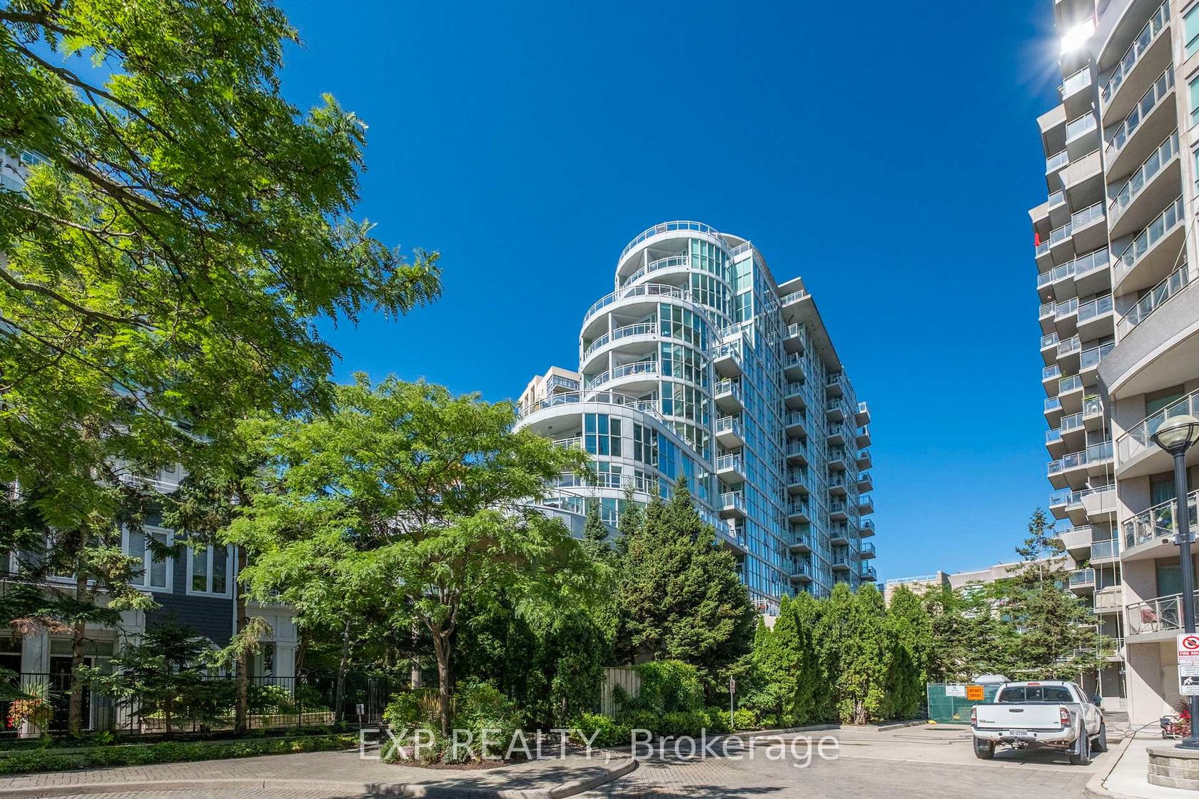2067 lake shore Boulevard, Mimico, Toronto by Loree Meneguzzi Real Estate 2067 lake shore Boulevard, Mimico, Toronto