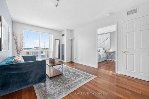 Photo 5 at 613 - 1 Lee Centre Drive, Woburn, Toronto