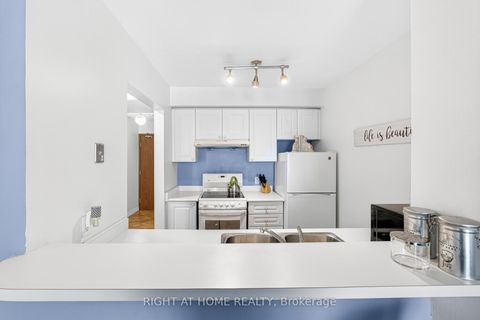 Photo 10 at 613 - 1 Lee Centre Drive, Woburn, Toronto