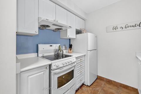 Photo 13 at 613 - 1 Lee Centre Drive, Woburn, Toronto