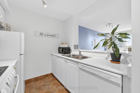 Photo 14 at 613 - 1 Lee Centre Drive, Woburn, Toronto