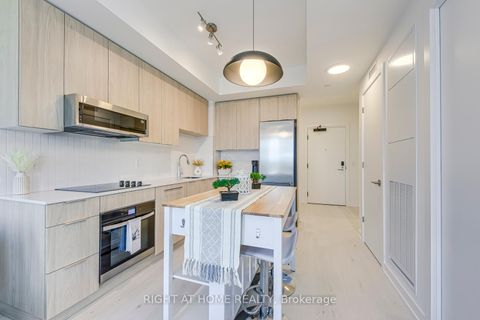 Photo 11 at 538 - 2501 Saw Whet Boulevard, GA Glen Abbey, Oakville