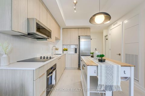 Photo 12 at 538 - 2501 Saw Whet Boulevard, GA Glen Abbey, Oakville